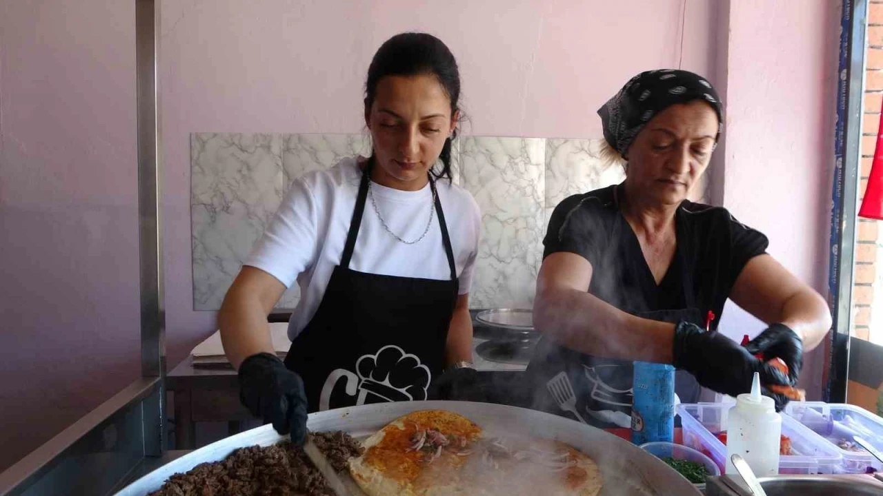 Malatya’nın tek kadın tantuni ustası azmiyle takdir topluyor
