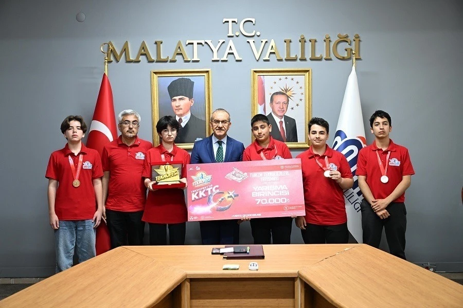 Malatyalı genç yetenekler başarılarını Vali Yavuz’la paylaştı
