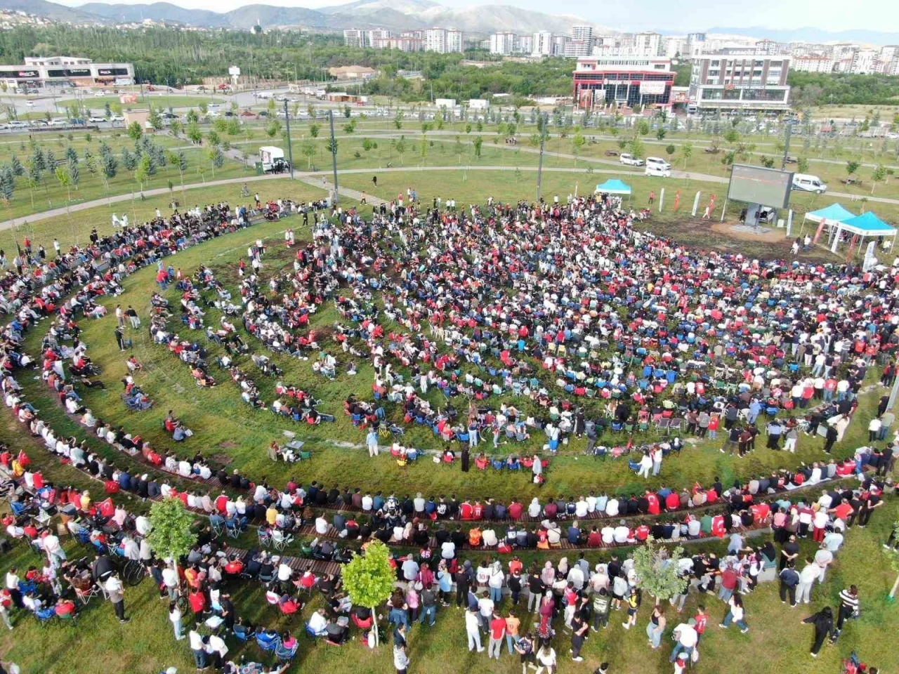 Malatyalılar milli heyecanı Y&uuml;z&uuml;nc&uuml; Yıl Kent Parkı&rsquo;nda yaşadı
