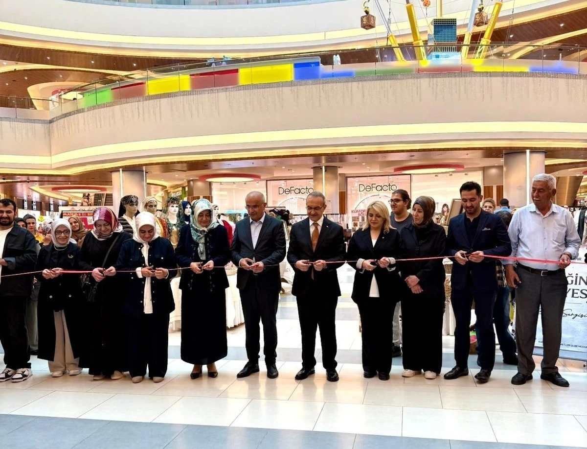 MalatyaPark AVM&rsquo;de el emeği eserler g&ouml;r&uuml;c&uuml;ye &ccedil;ıktı
