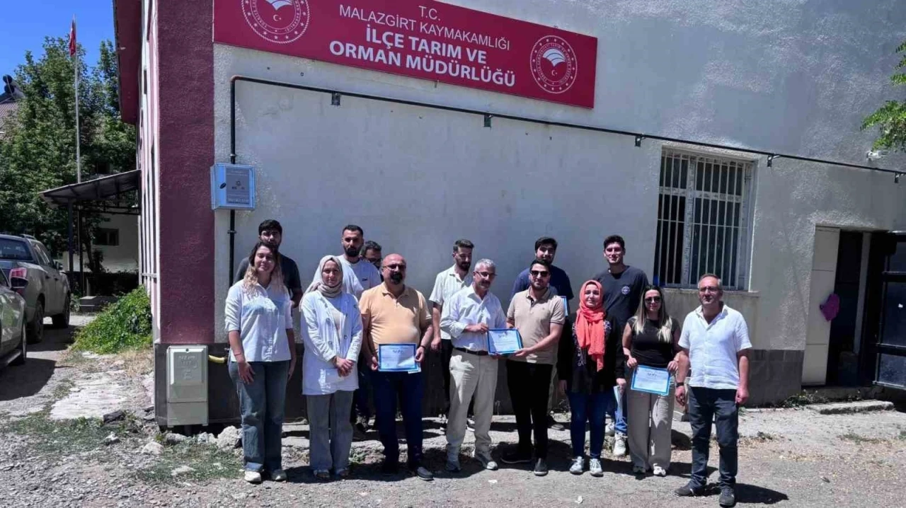 Malazgirt&rsquo;te kapsamlı sağlık eğitimi: Tarım personeline &lsquo;saha&rsquo; programı
