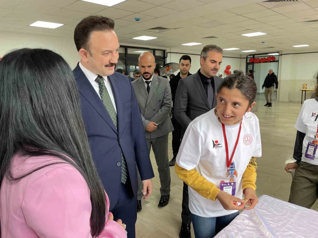 Malazgirt’te özel öğrencilerden &quot;TÜBİTAK 4006 Bilim Fuarı&quot;
