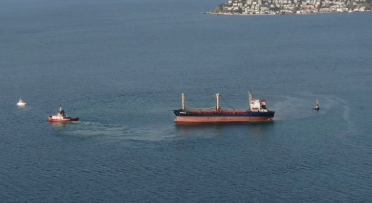 Maltepe a&ccedil;ıklarında karaya oturan kuru y&uuml;k gemisi kurtarıldı
