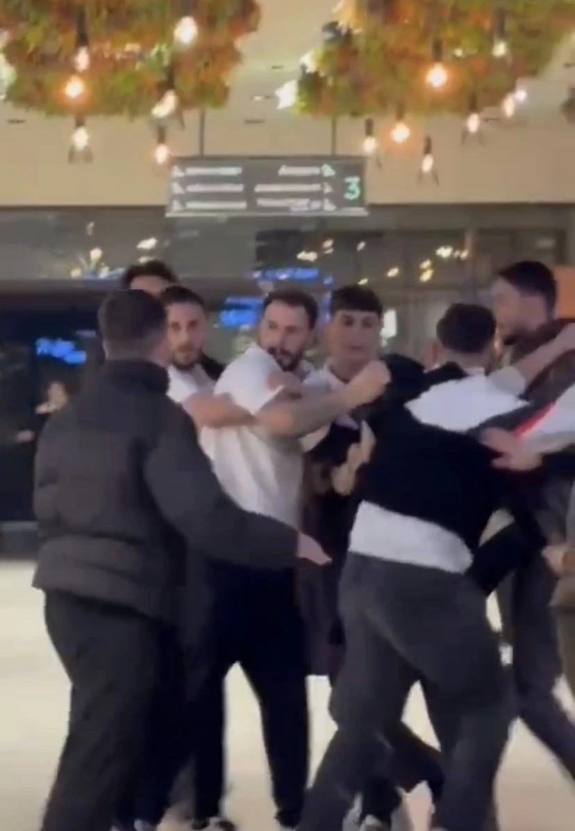 Maltepe&rsquo;de AVM&rsquo;de kavga
