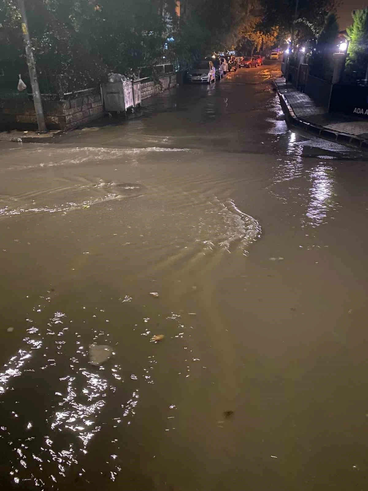 Maltepe’de yollar göle döndü
