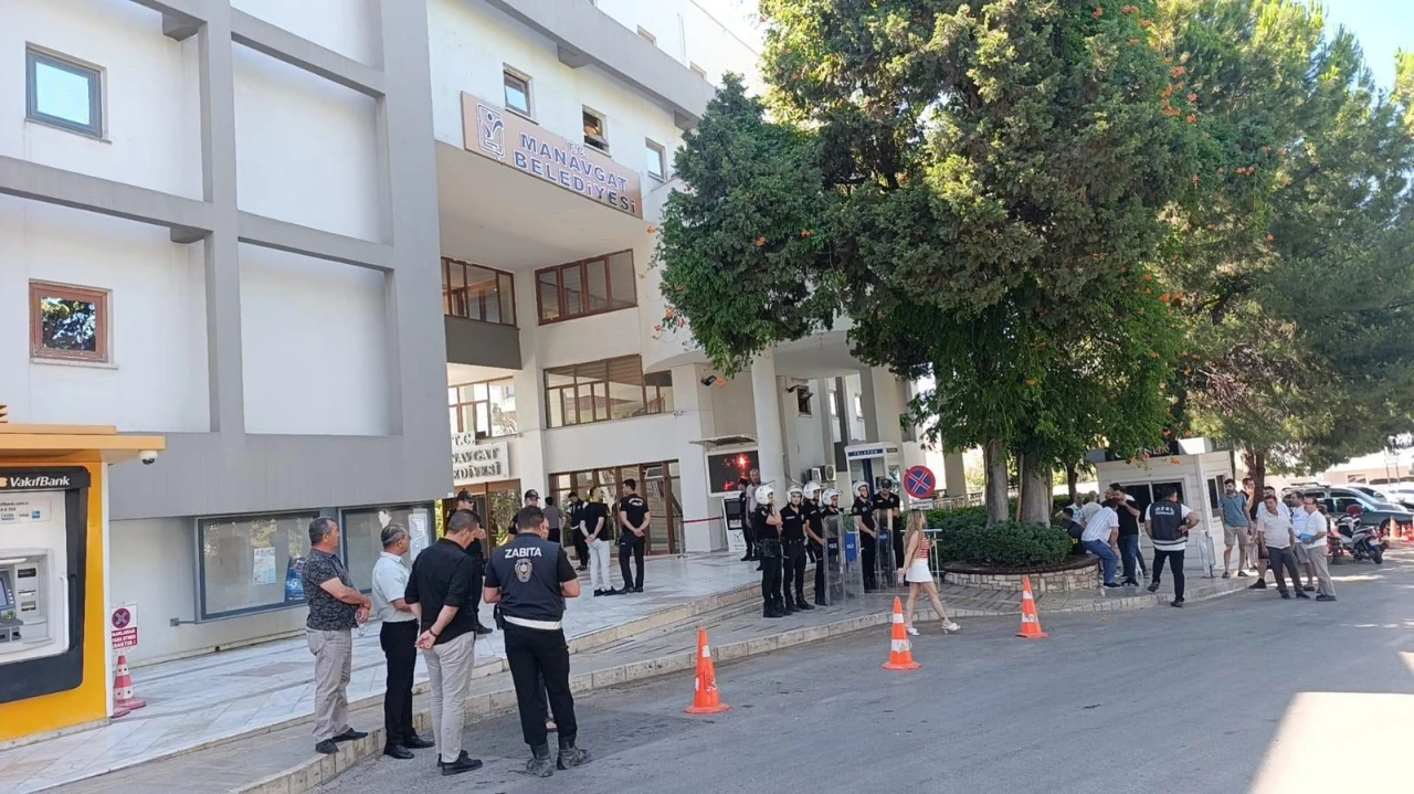 Manavgat Belediyesi’ne ’rüşvet ve yolsuzluk’ operasyonu
