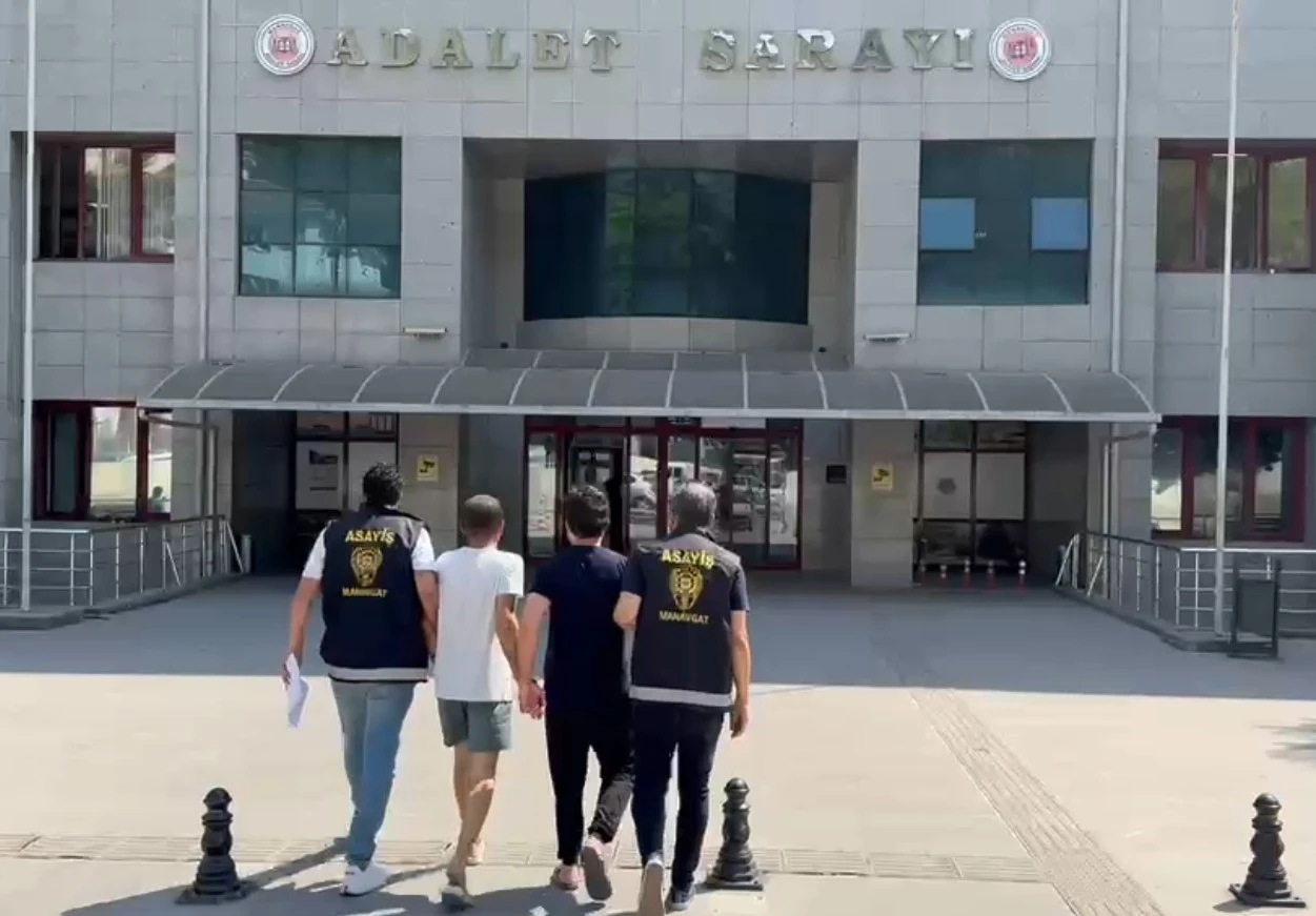 Manavgat polisi &uuml;&ccedil; firari h&uuml;k&uuml;ml&uuml;y&uuml; aynı g&uuml;n yakaladı
