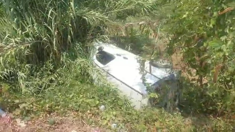 Manavgat’ta hafif ticari araç boş sulama kanalına devrildi: 1 yaralı
