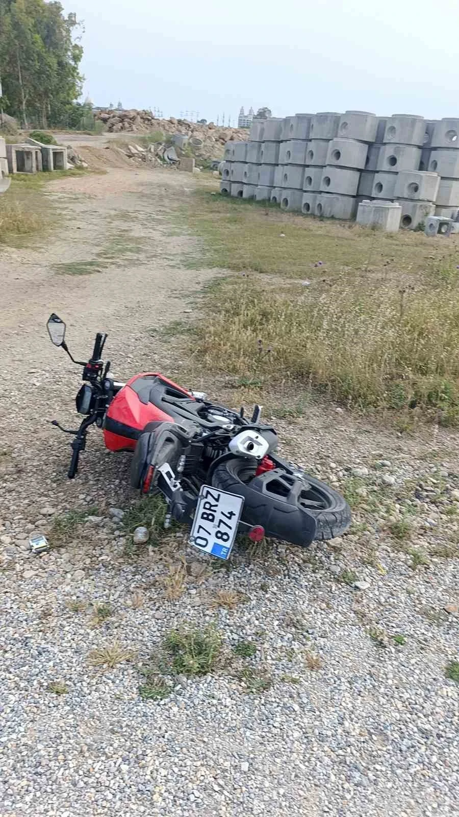 Manavgat’ta motosiklet devrildi: 1 yaralı
