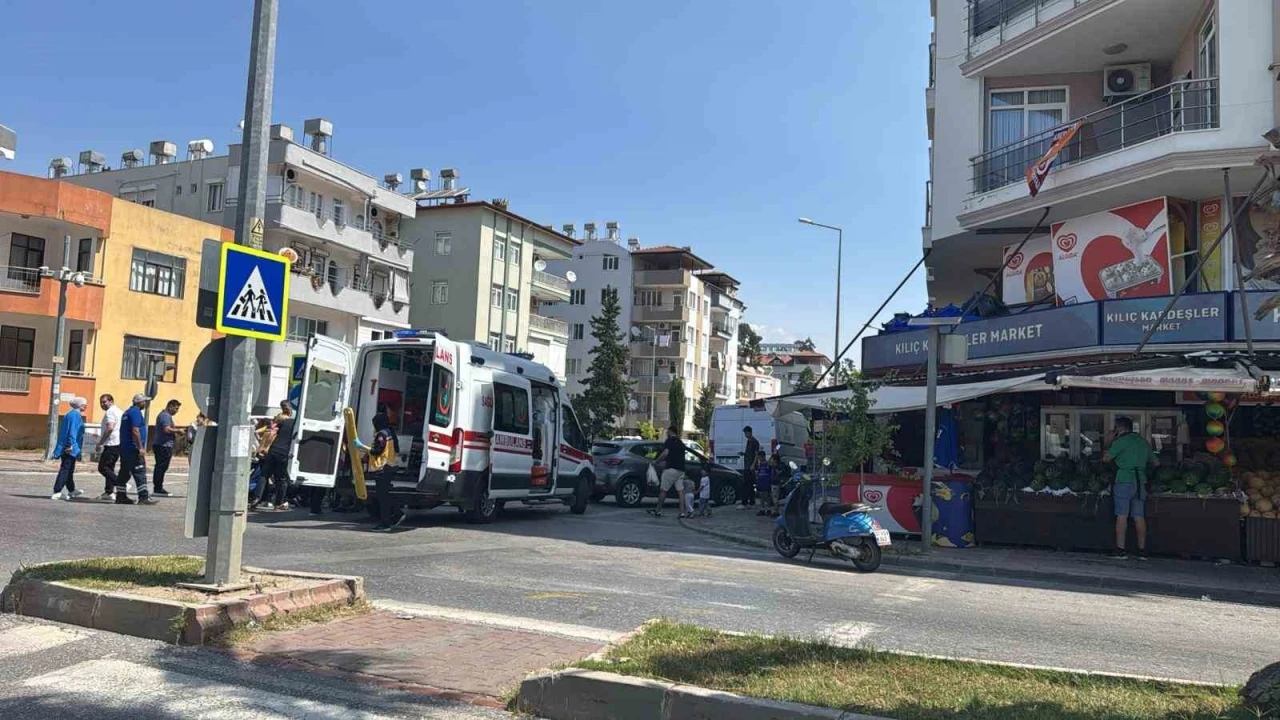 Manavgat’ta motosiklet ile otomobil çarpıştı: 1 yaralı
