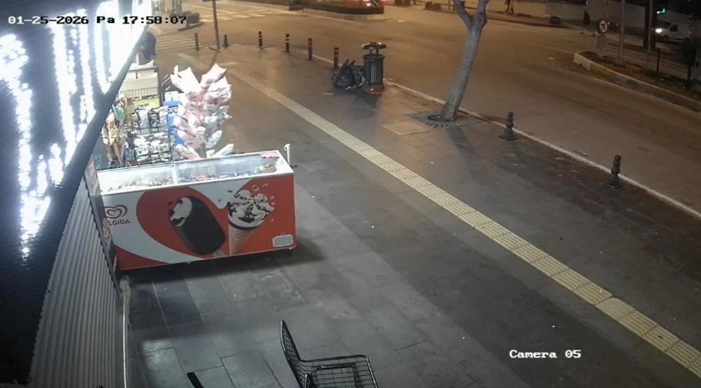 Manavgat&rsquo;ta motosikletin &ccedil;arptığı yaya ağır yaralandı
