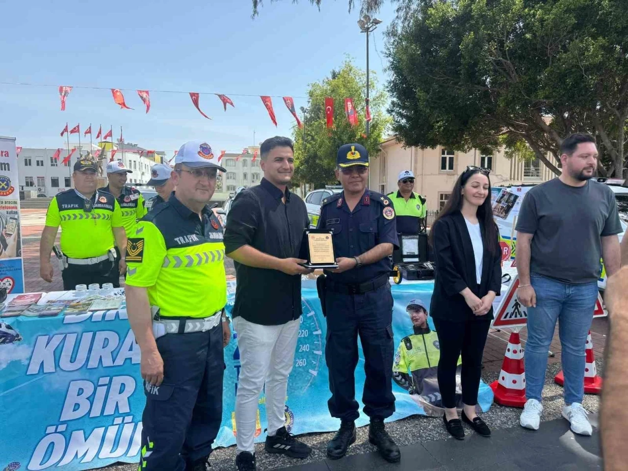 Manavgat’ta örnek sürücülere plaket verildi
