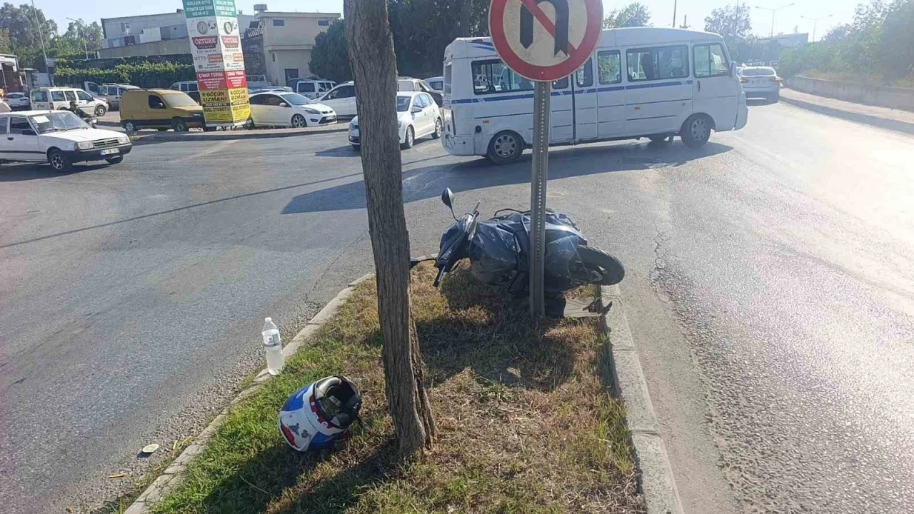 Manavgat&rsquo;ta otomobil ile motosiklet &ccedil;arpıştı: 1 yaralı
