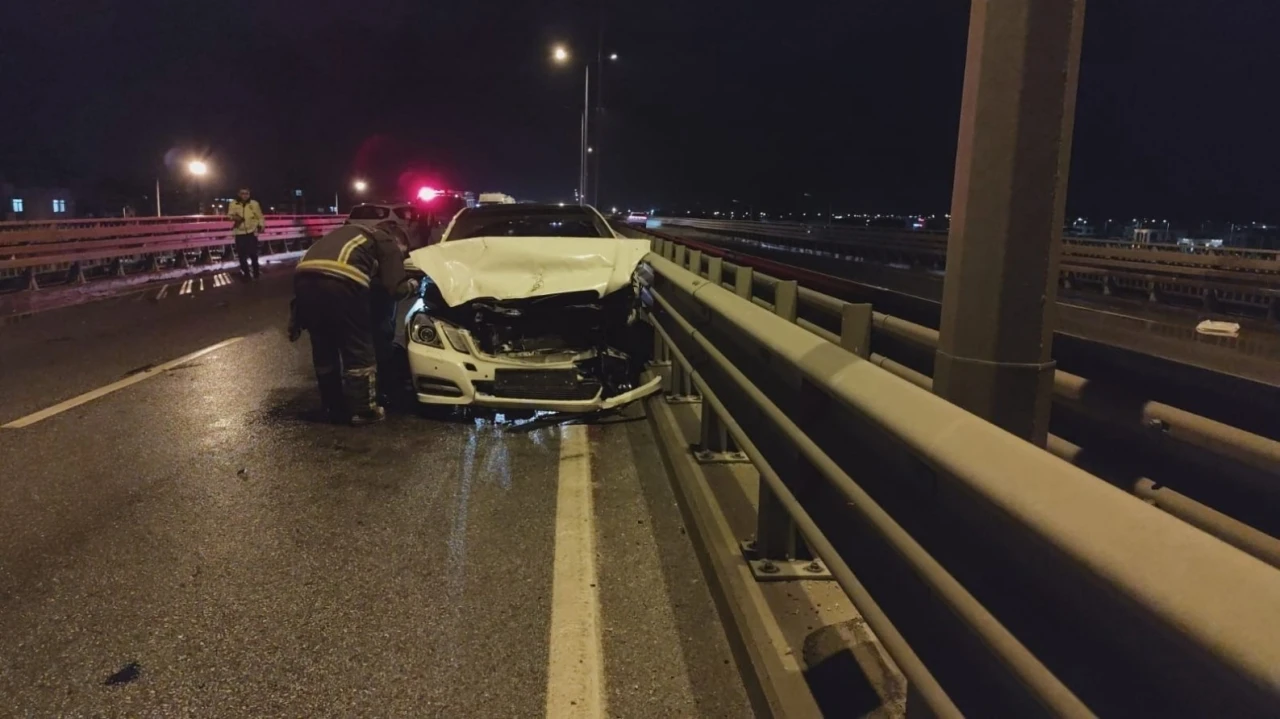 Manavgat&rsquo;ta &uuml;&ccedil; ara&ccedil;lı zincirleme kaza: 3 yaralı
