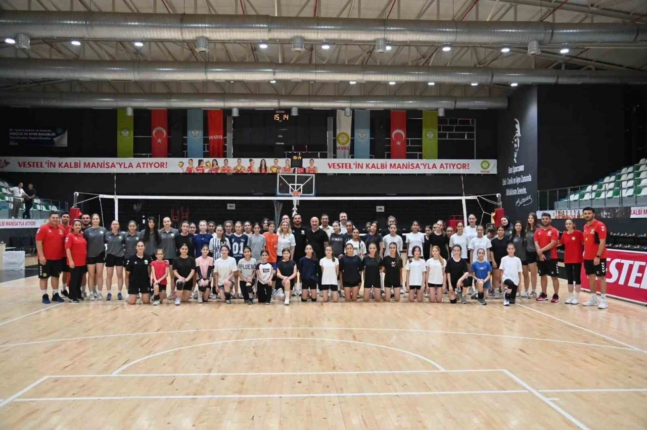 Manisa BBSK’da geleceğin sultanları parkeye çıktı