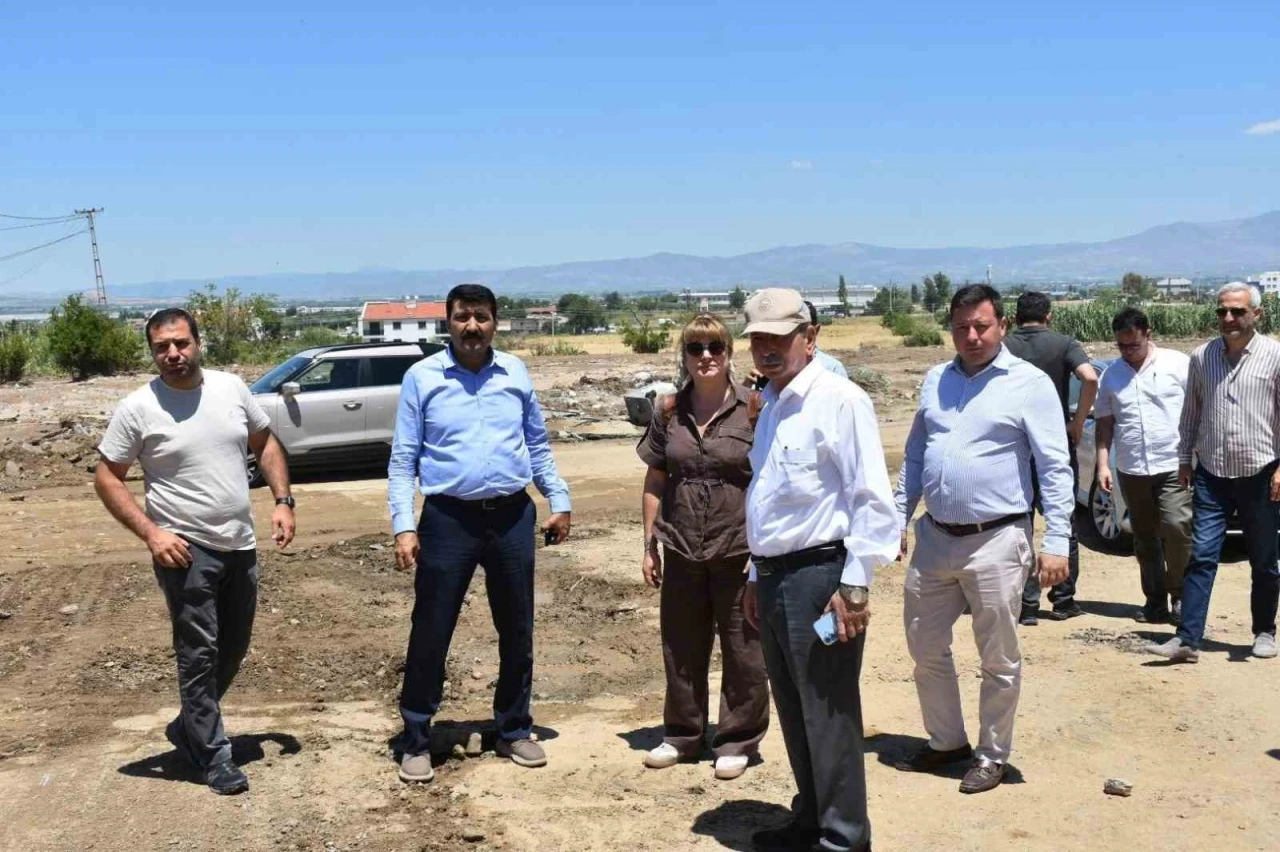 Manisa B&uuml;y&uuml;kşehir Belediyesi Salihli&rsquo;de yaraları sarıyor
