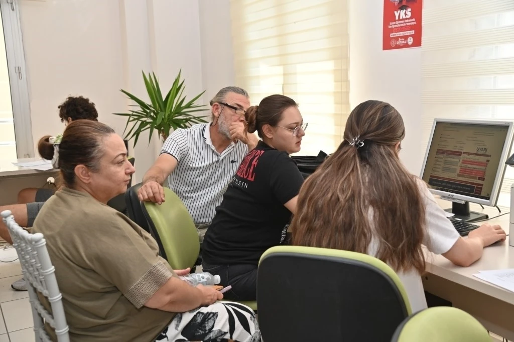 Manisa B&uuml;y&uuml;kşehir&rsquo;den LGS adaylarına &uuml;cretsiz tercih desteği
