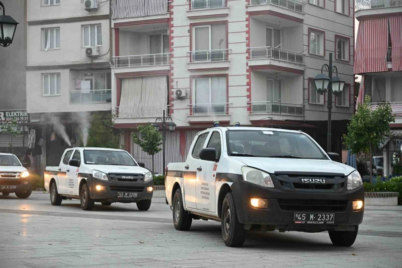 Manisa B&uuml;y&uuml;kşehir&rsquo;den Sarıg&ouml;l genelinde ila&ccedil;lama &ccedil;alışması
