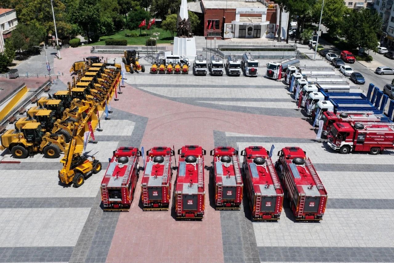 Manisa B&uuml;y&uuml;kşehir filosunu 37 yeni ara&ccedil;la b&uuml;y&uuml;tt&uuml;
