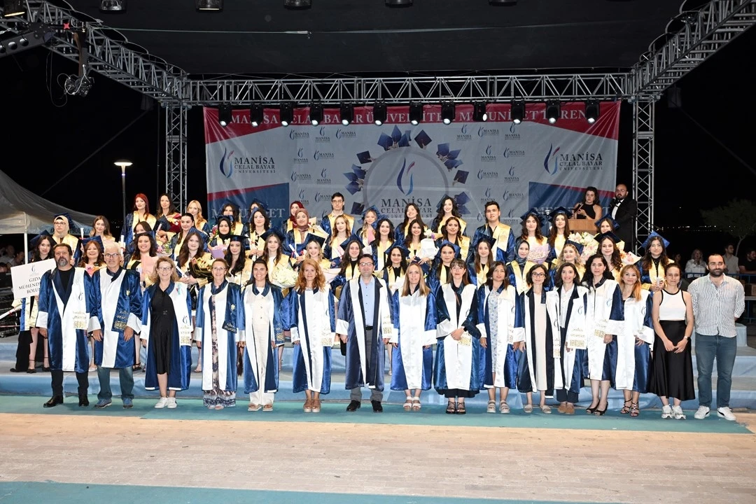 Manisa Celal Bayar Üniversitesi 824 mühendis mezun etti
