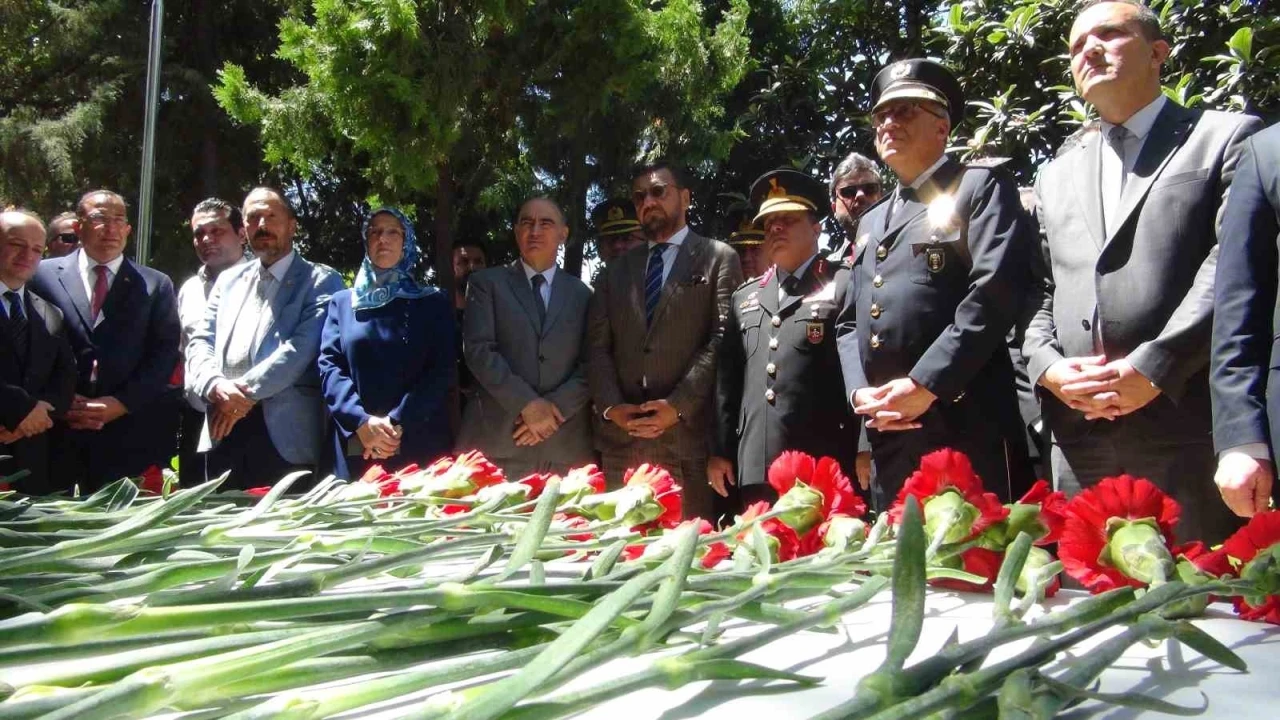 Manisa&rsquo;da 15 Temmuz şehitleri dualarla anıldı
