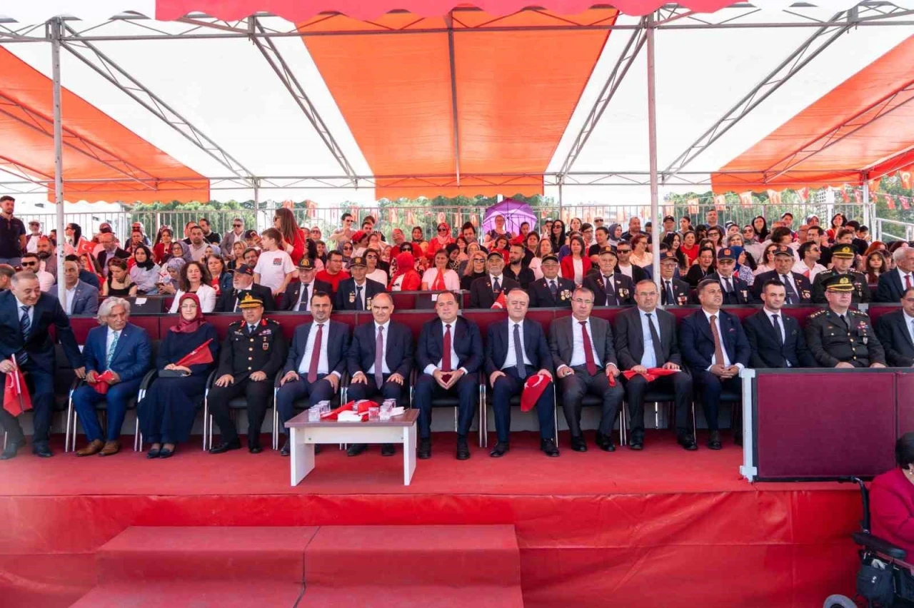 Manisa&rsquo;da 19 Mayıs coşkuyla kutlandı

