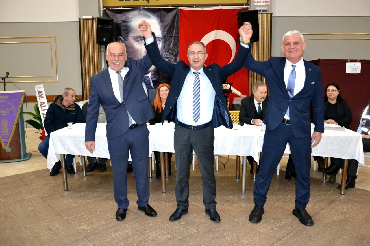 Manisa&rsquo;da 23 yıllık başkan se&ccedil;imi kaybetti
