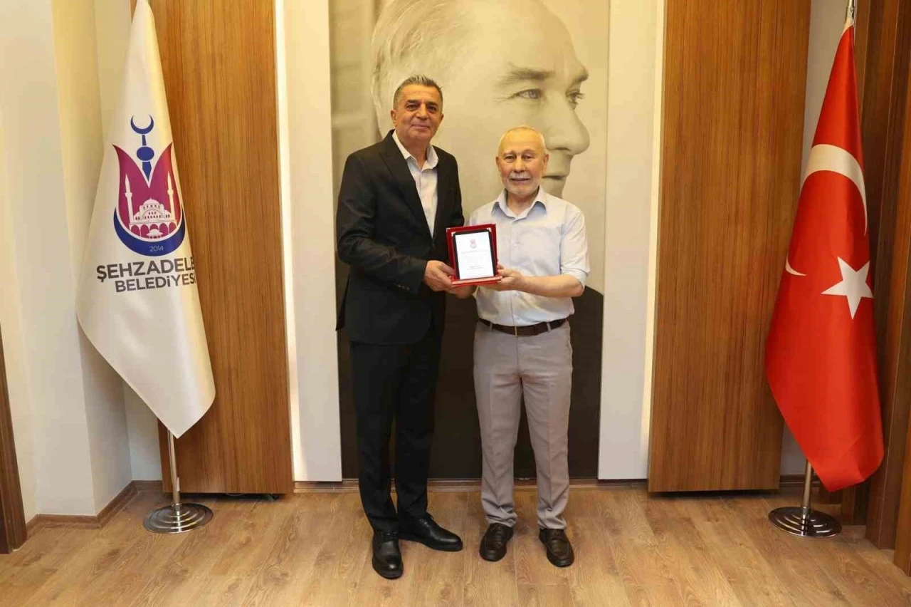 Manisa&rsquo;da 41 bin nikaha imza attı, g&ouml;zyaşlarıyla veda etti
