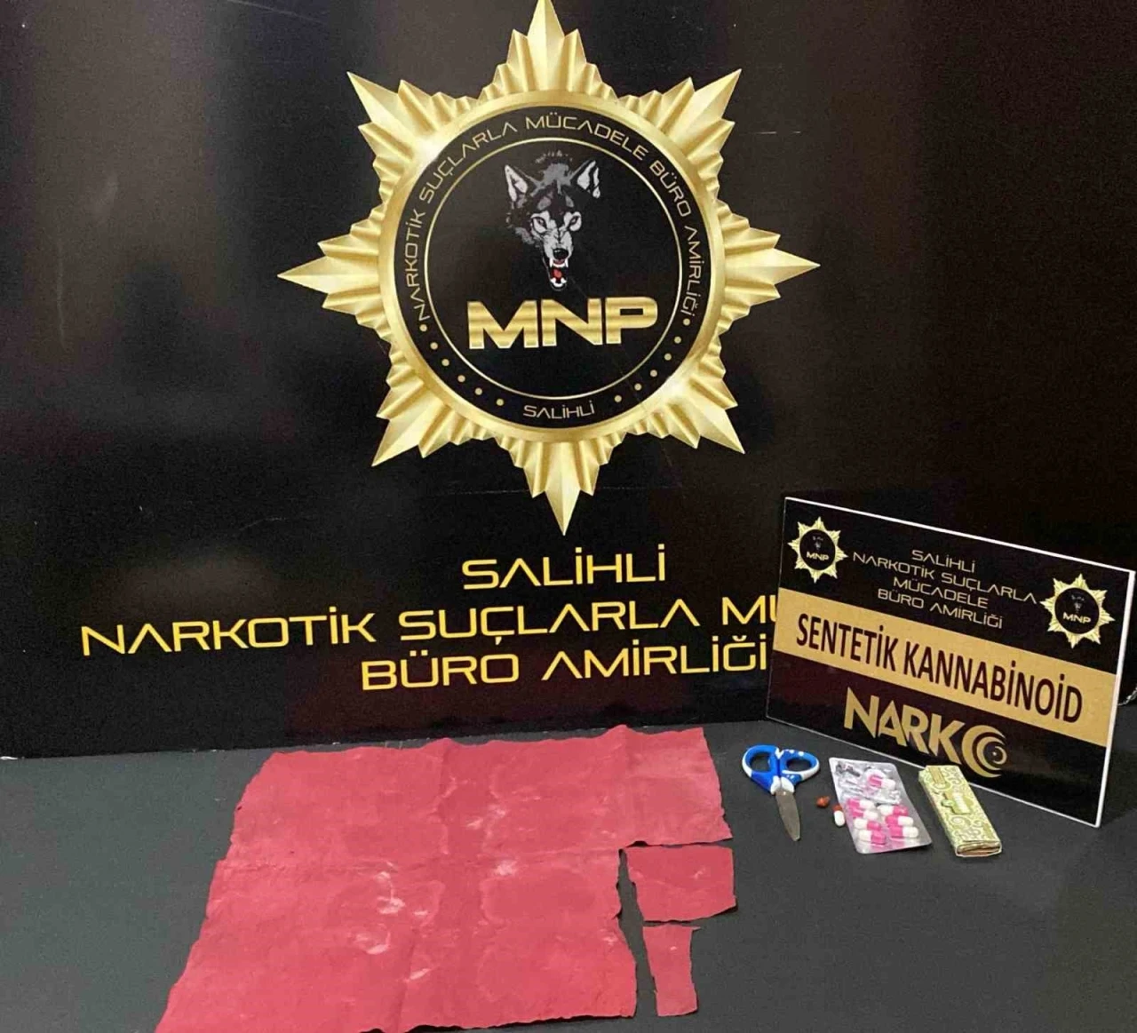 Manisa&rsquo;da 5 bin 500 i&ccedil;imlik uyuşturucu ele ge&ccedil;irildi
