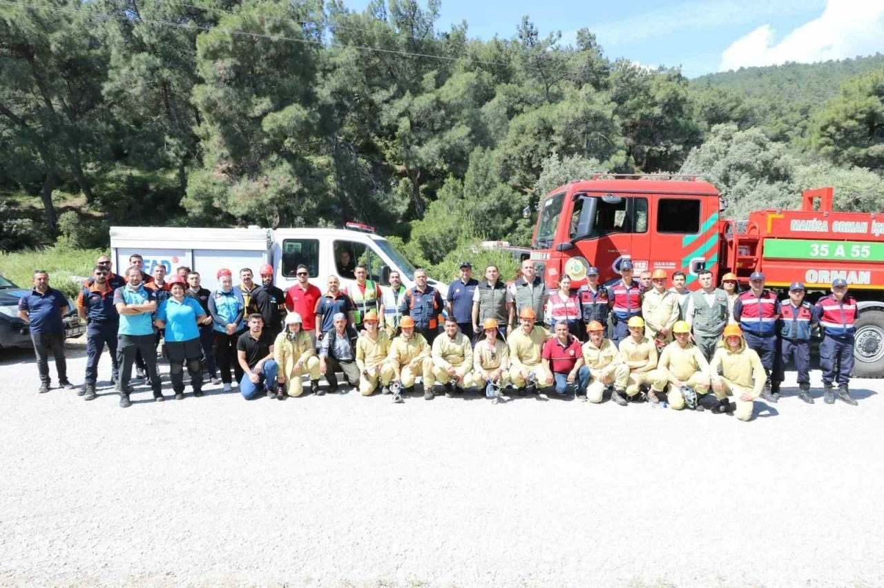 Manisa&rsquo;da 5 il&ccedil;ede eş zamanlı orman yangını tatbikatı ger&ccedil;ekleştirildi
