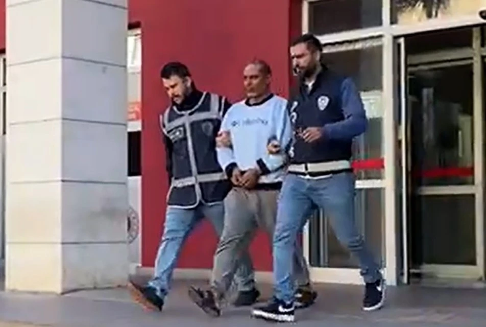Manisa’da ayrılmak isteyen eşini tüfekle öldüren zanlı tutuklandı
