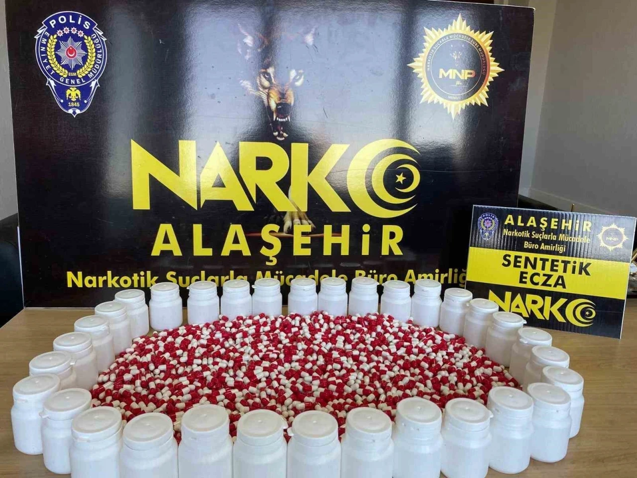 Manisa&rsquo;da bin 803 sentetik ecza hap ele ge&ccedil;irildi
