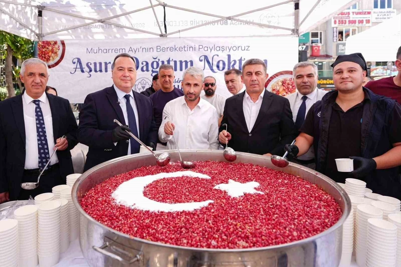 Manisa&rsquo;da &ccedil;&ouml;lyak hastalarına gl&uuml;tensiz aşure ikramı
