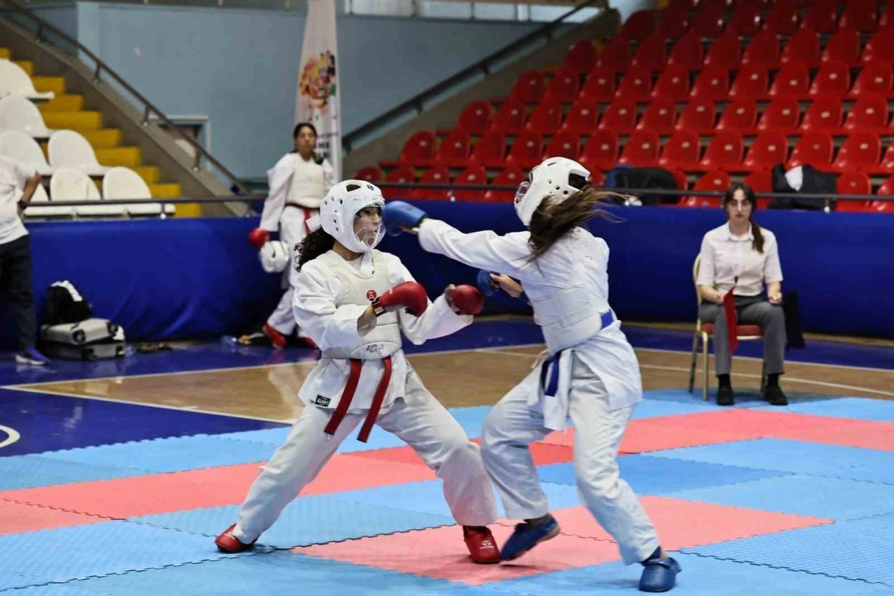 Manisa&rsquo;da d&uuml;zenlenen ANALİG Karate M&uuml;sabakaları tamamlandı

