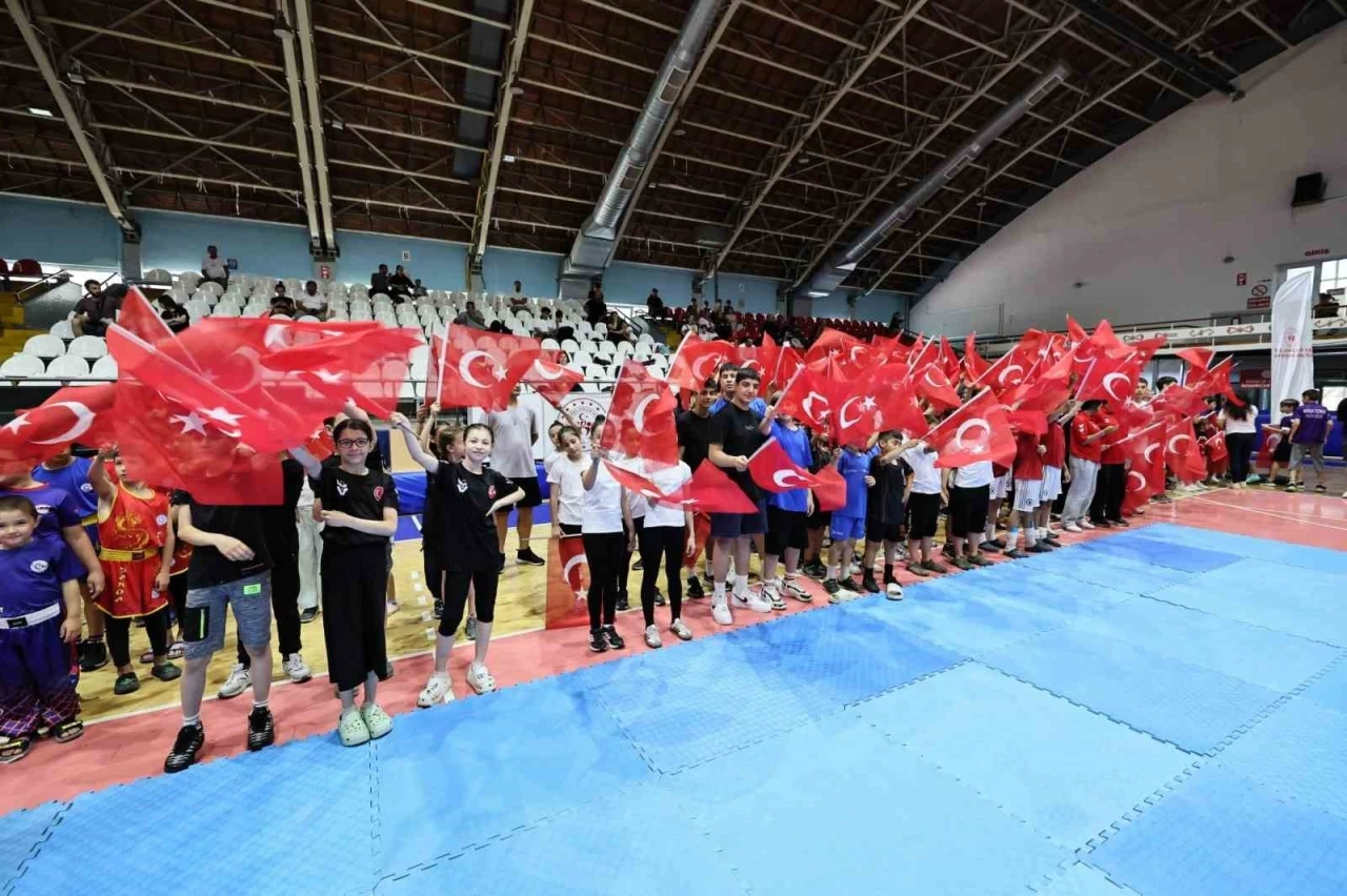 Manisa&rsquo;da GSB Spor Okulları ile 36 branşta &uuml;cretsiz spor eğitimi başladı
