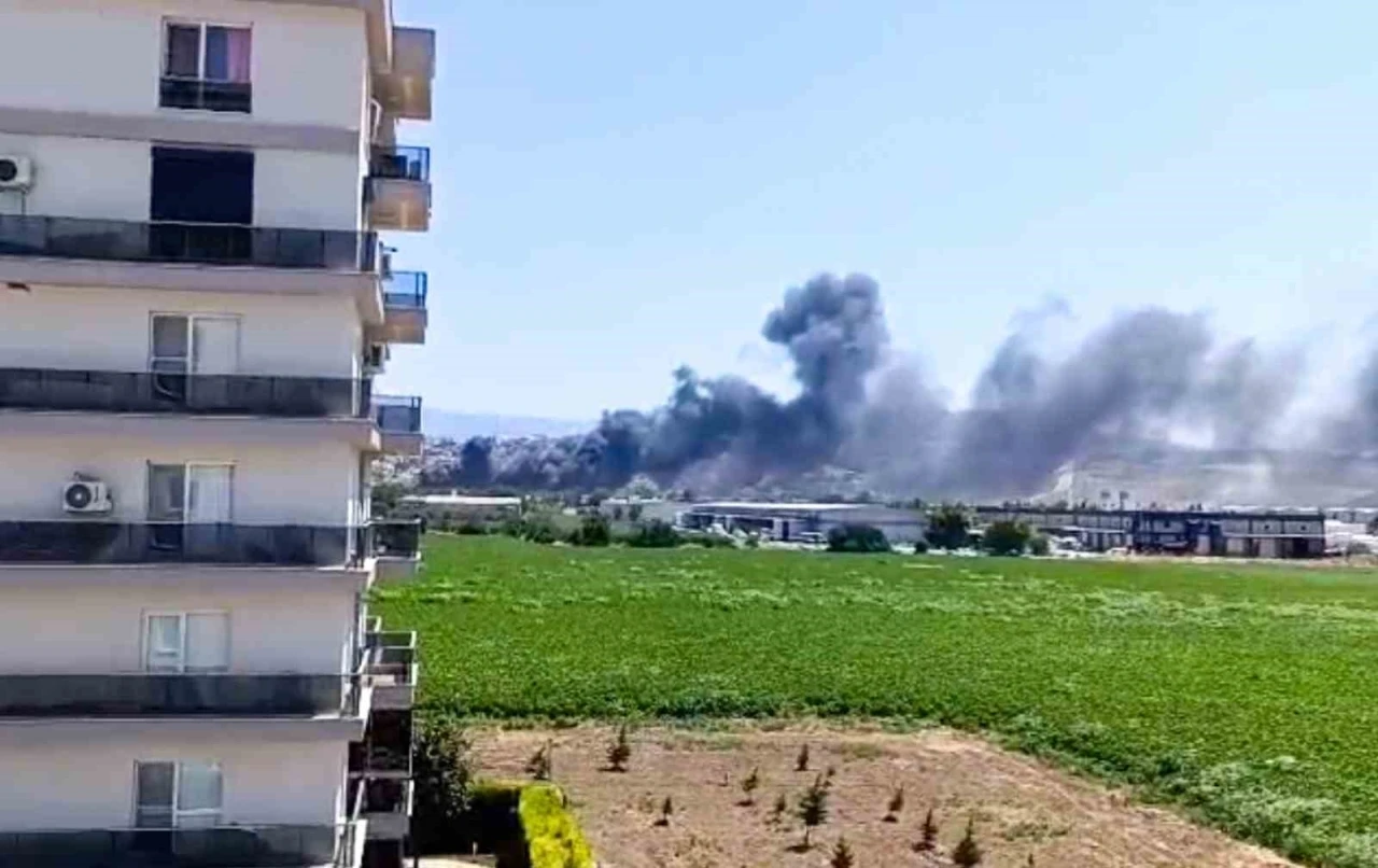 Manisa’da hurda deposunda yangın kontrol altına alındı
