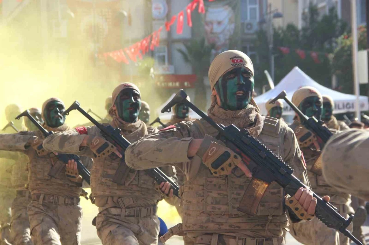 Manisa’da jandarmanın tüfekli gösterisi nefesleri kesti