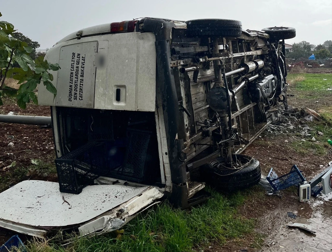 Manisa’da kamyonet devrildi: 1 ölü, 1 yaralı
