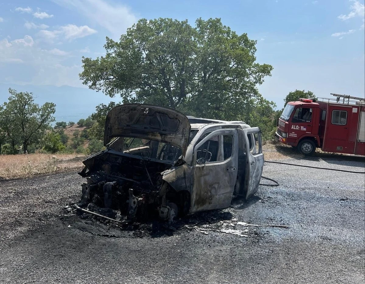 Manisa&rsquo;da kamyonet k&uuml;le d&ouml;nd&uuml;
