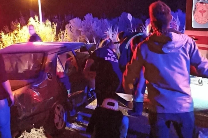 Manisa&rsquo;da otomobil zeytin bah&ccedil;esine u&ccedil;tu: 1 &ouml;l&uuml;
