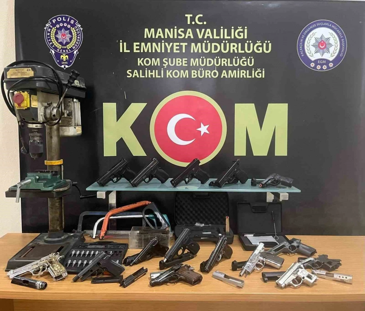 Manisa’da ruhsatsız silah operasyonu

