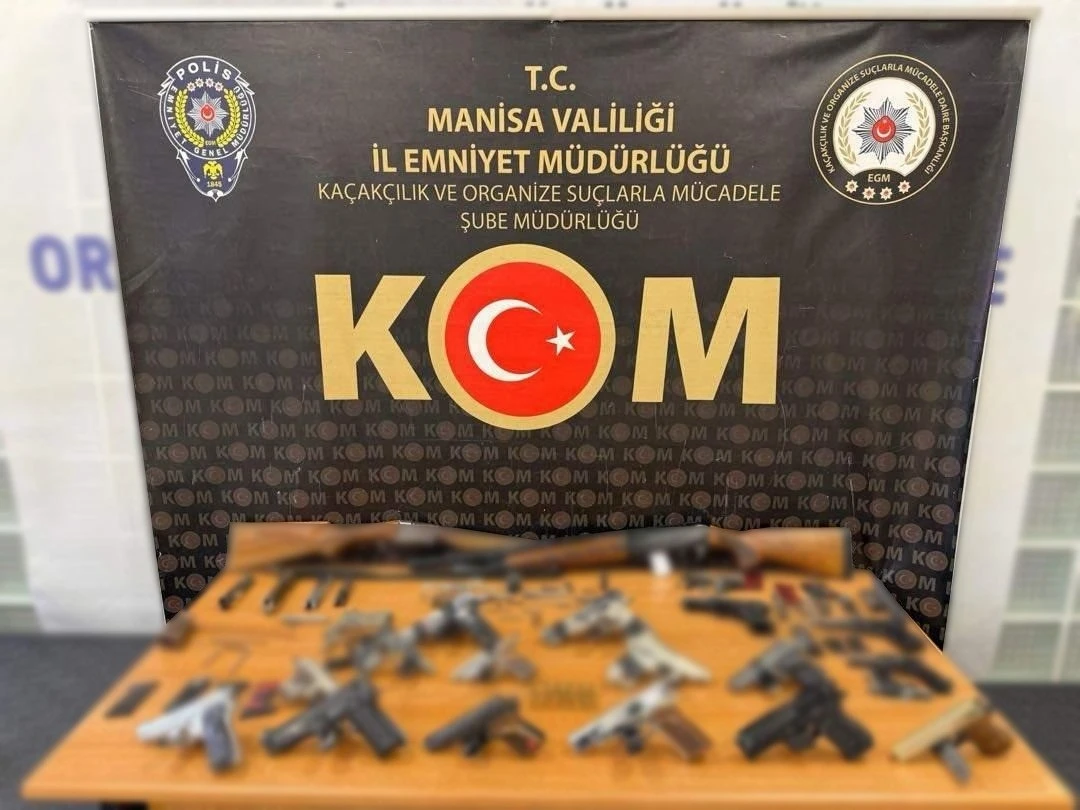 Manisa&rsquo;da silah tacirlerine ağır darbe
