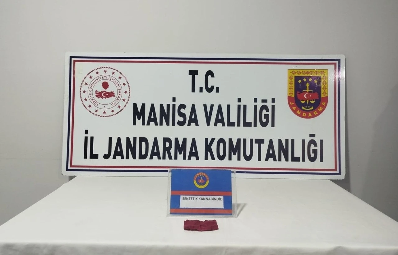 Manisa’da şüpheliden kağıda emdirilmiş uyuşturucu çıktı