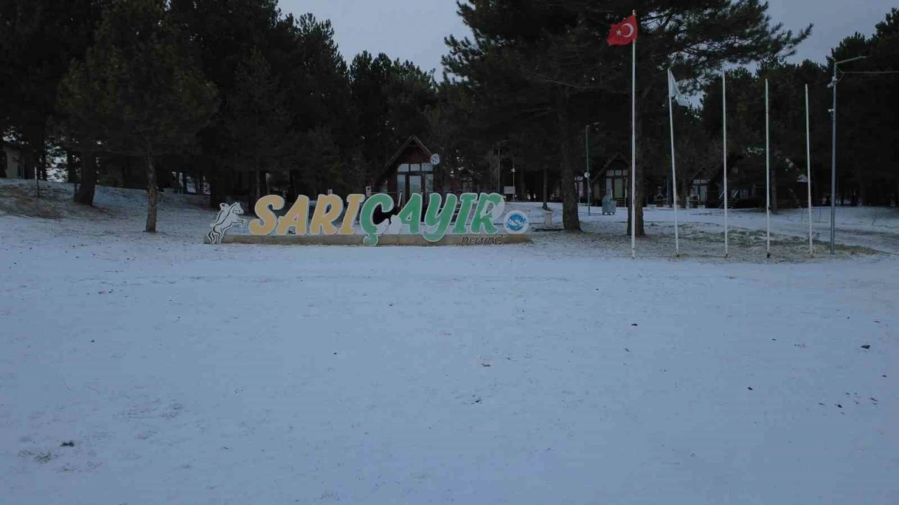 Manisa&rsquo;da y&uuml;ksek kesimlerde kar yağışı etkili oldu
