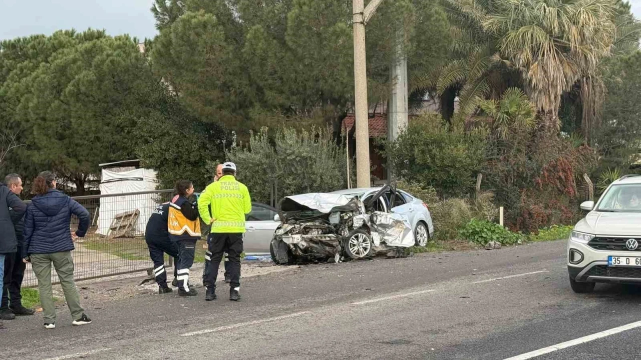 Manisa&rsquo;da zincirleme trafik kazası: 2 &ouml;l&uuml;, 4 yaralı
