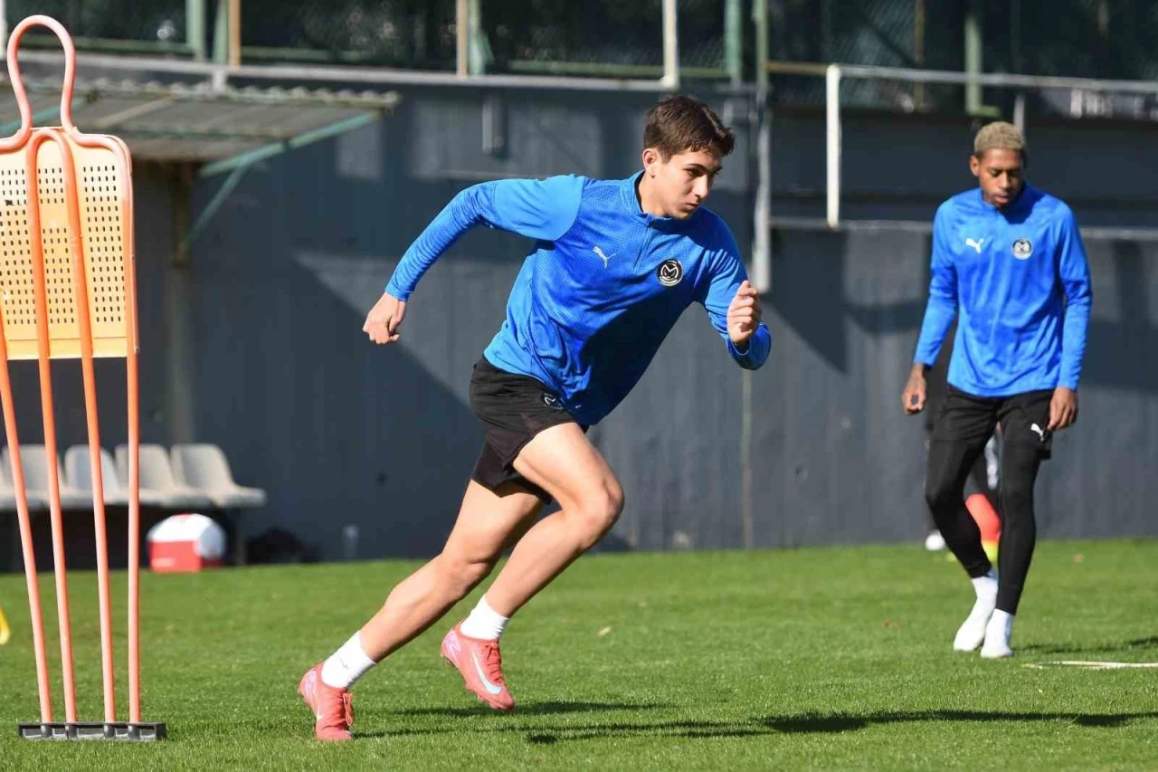 Manisa FK, &Uuml;mraniyespor galibiyeti sonrası yenileme &ccedil;alışması yaptı
