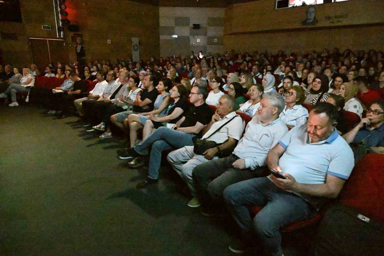 Manisa, hemşehrisi İlhan Şeşen&rsquo;i unutmadı
