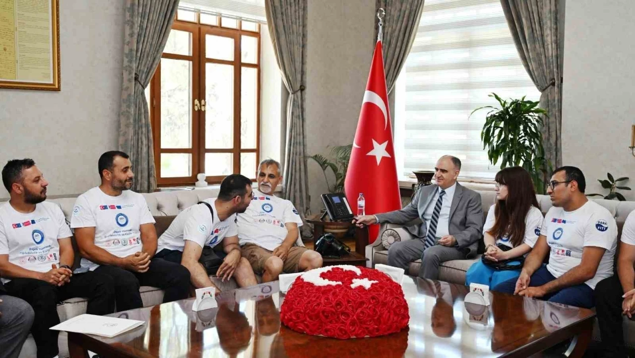 Manisalı engelli y&uuml;z&uuml;c&uuml;ler Macaristan yolcusu

