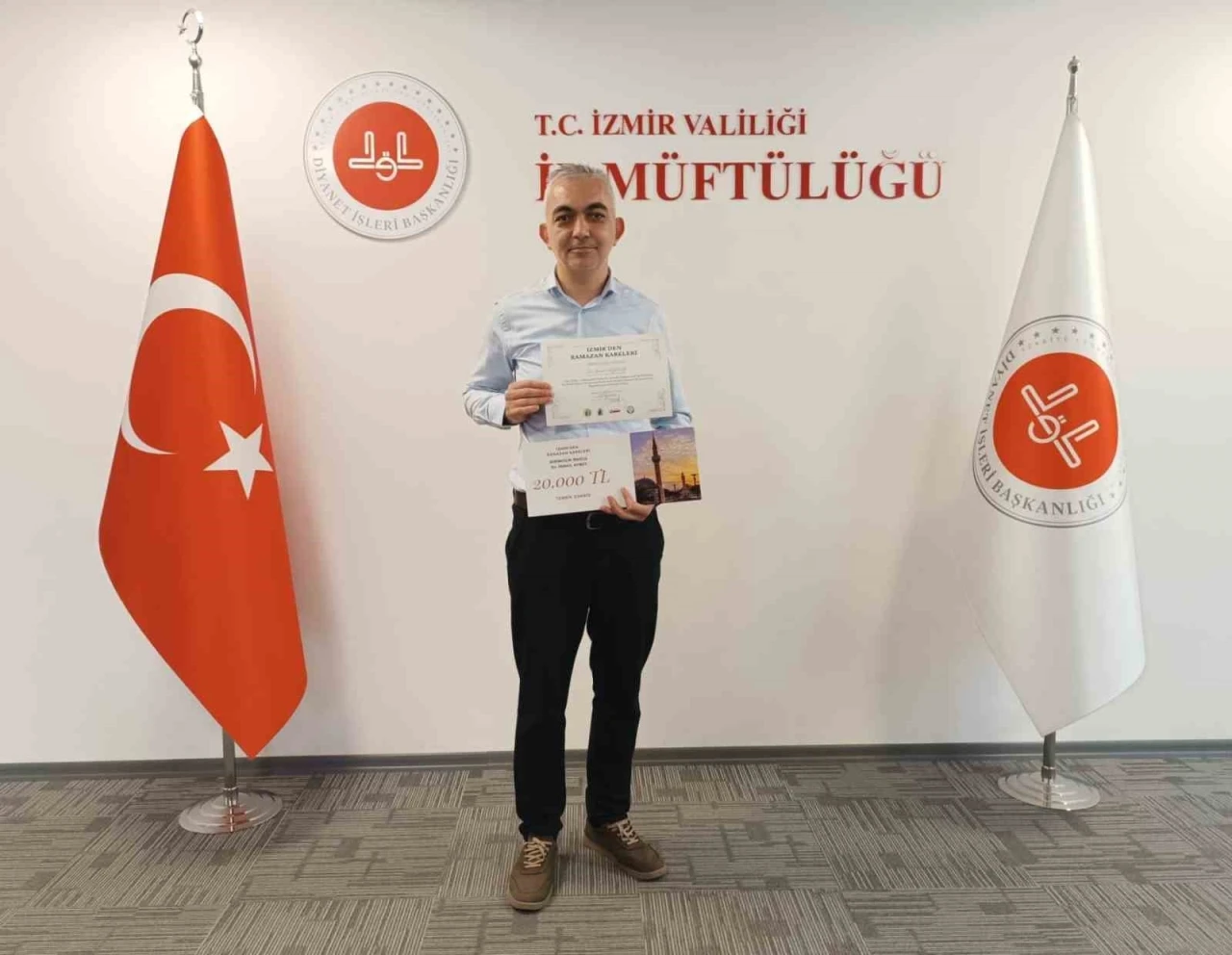Manisalı Fotoğrafçı İzmir’de ödülünü aldı
