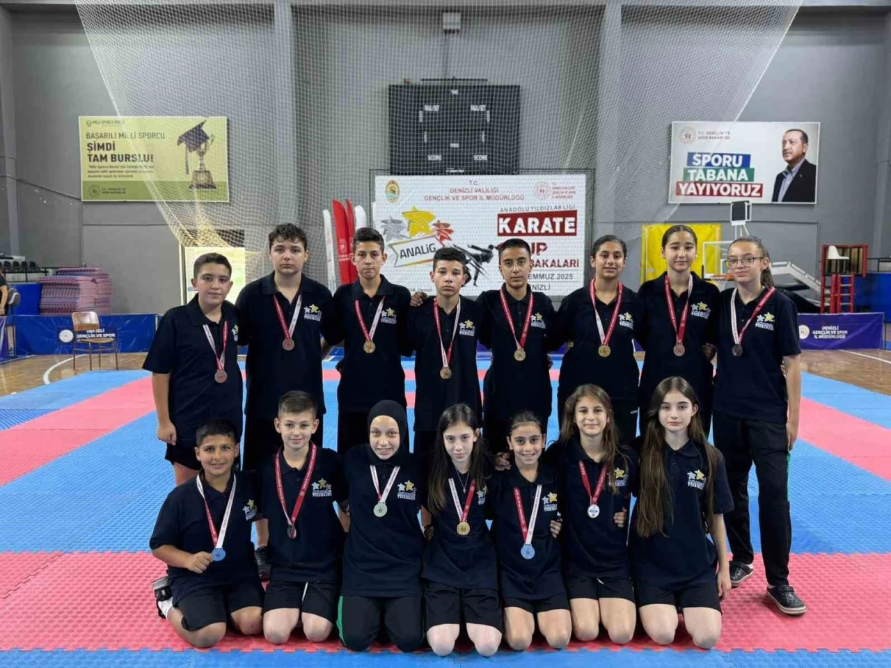 Manisalı kız ve erkek karateciler Analig Bölge şampiyonu oldu
